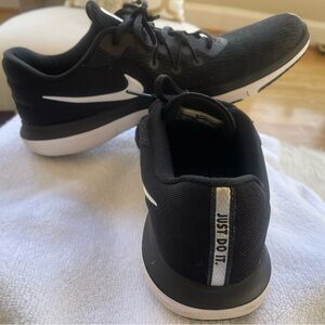 Nike Supreme TR6 Sneakers - Black and White - Women’s US 10 / EU 42